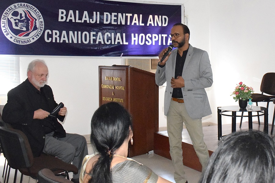 Dr. Prabhakar Joseph presenting the vote of thanks at the end of the lecture session at the CDE program