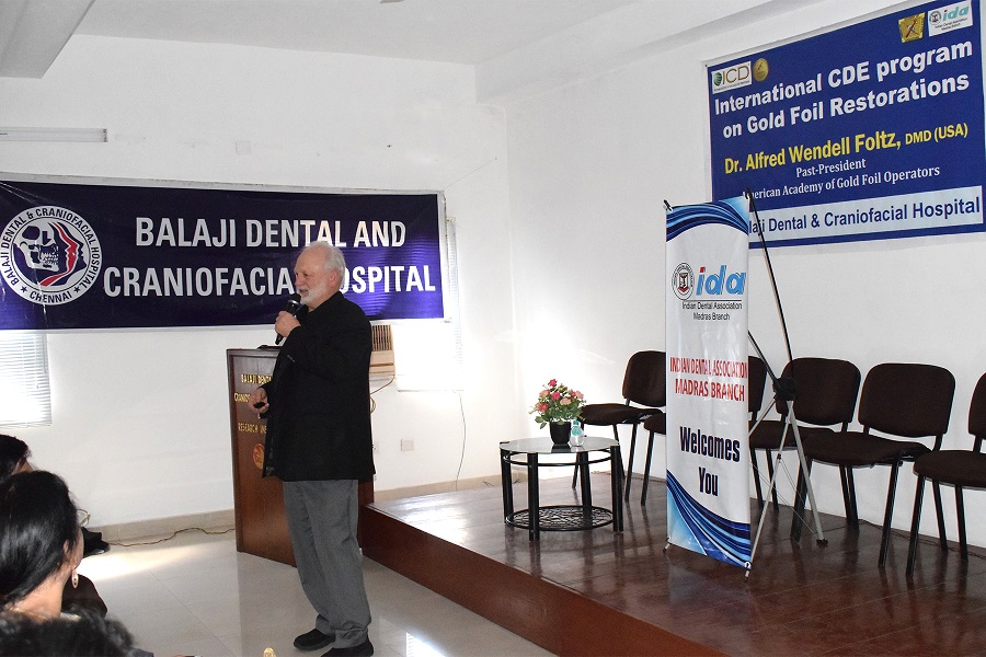 Prof Foltz delivering his keynote lecture on direct gold foil restorations at the CDE program