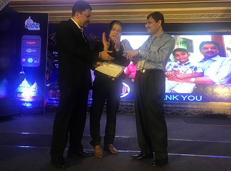 Dr. Balaji being presented with a Certificate of Appreciation at the conclusion of his keynote speech by the moderators