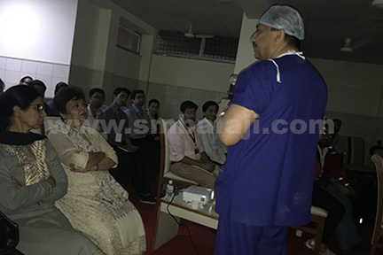 Prof S M Balaji explaining the nuances of the surgery to an engrossed audience