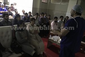 Prof S M Balaji explaining the nuances of the surgery to an engrossed audience