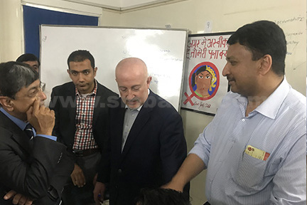 Dr S M Balaji discussing the case with Prof G E Ghali