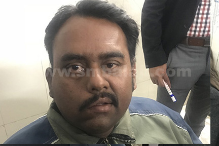 forehead on the palsy affected right side of face