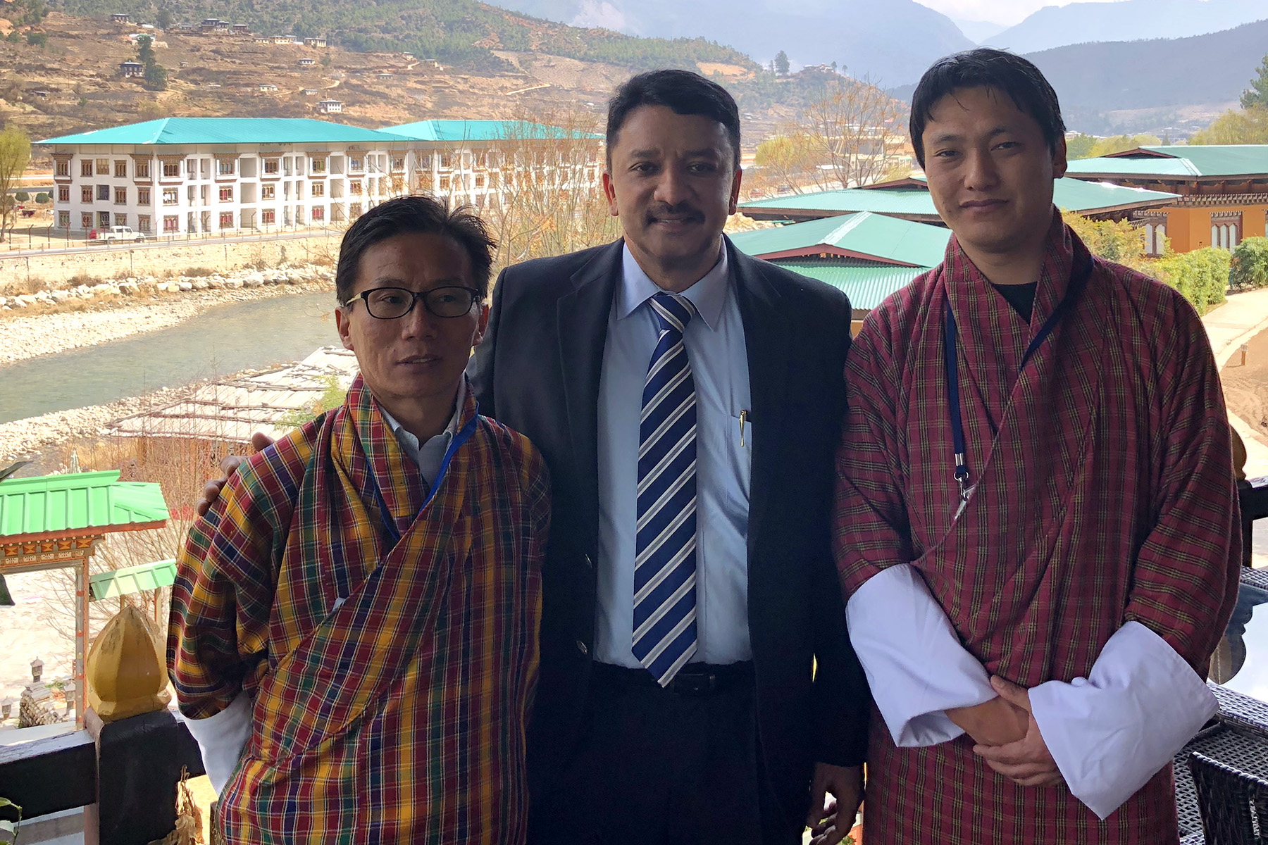 Prof S M Balaji with delegates at the summit