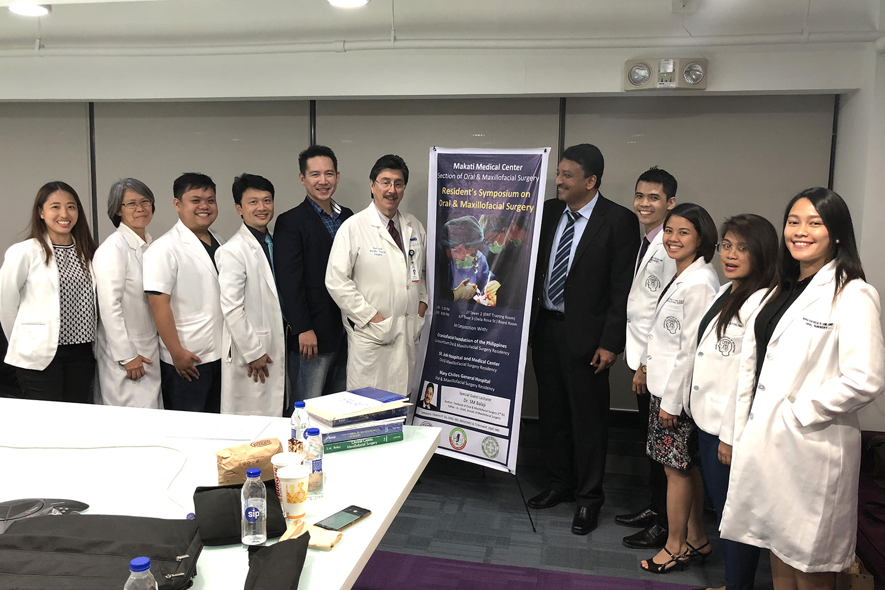 Prof SM Balaji with Dr Ted Nicoloff, Dr Charles Sia and some of the residents who attended his lecture