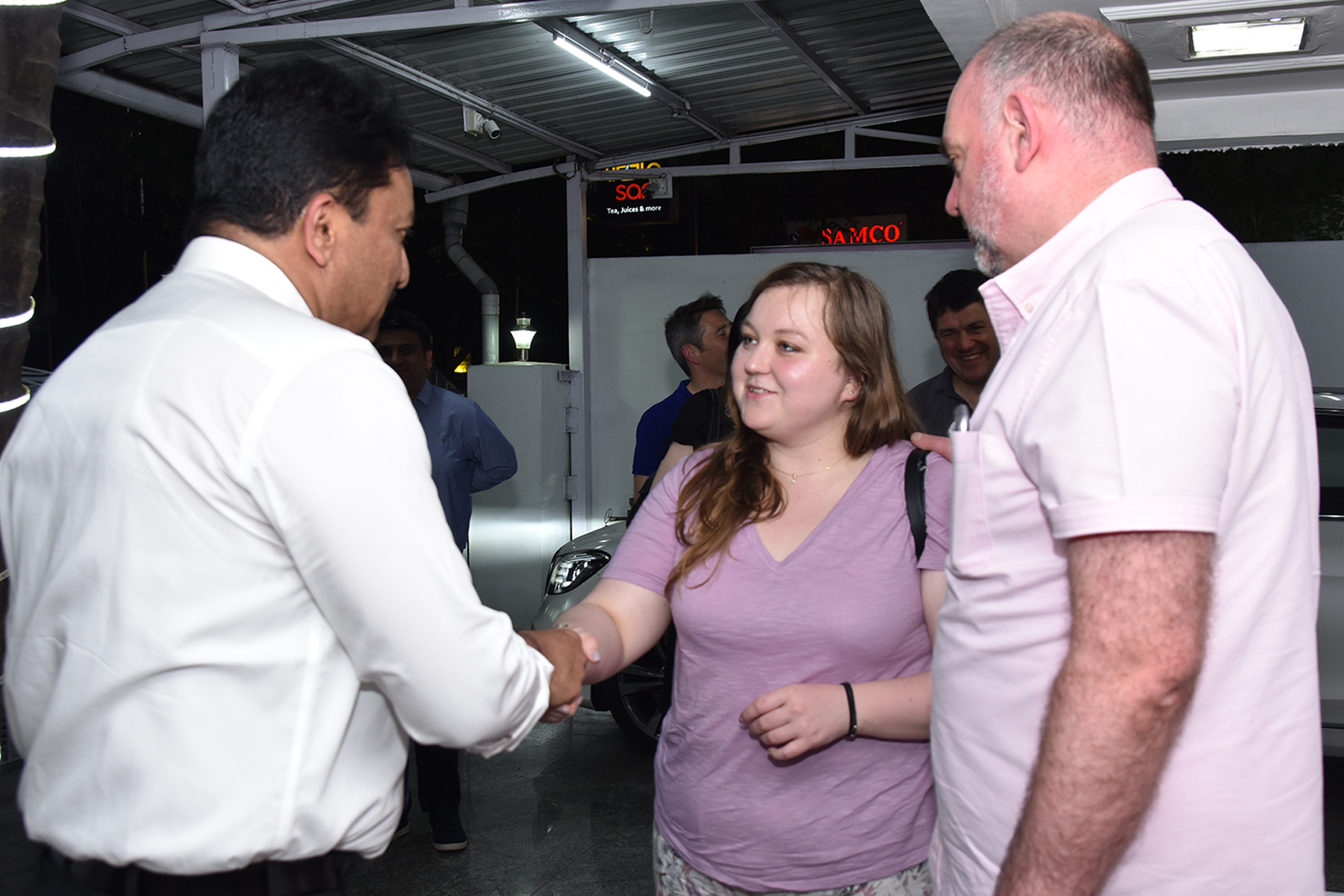 Dr Edwards introduces Dr Balaji to team member