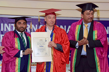 Mr Peter Evans receives certificate from minister