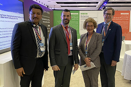 The Chairperson of the Organizing Committee with Dr SM Balaji, Dr Enzo Bondioni, Executive Director, FDI and Dr Christopher Fox, Executive Director, IADR