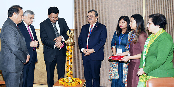 Dr SM Balaji lighting the lamp