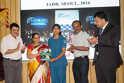 Meritorious students were presented with Dr SM Balaji’s Textbook of Oral and Maxillofacial Surgery at the end of the keynote lecture